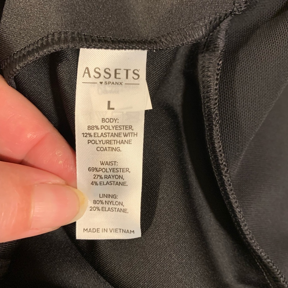 Assets by Spanx faux leather biker shorts women’s size Large very black new nwt - Picture 10 of 12